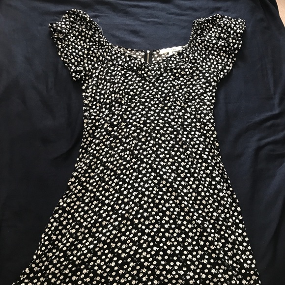 Flutter Sleeve A-Line Dress - Picture 6 of 8